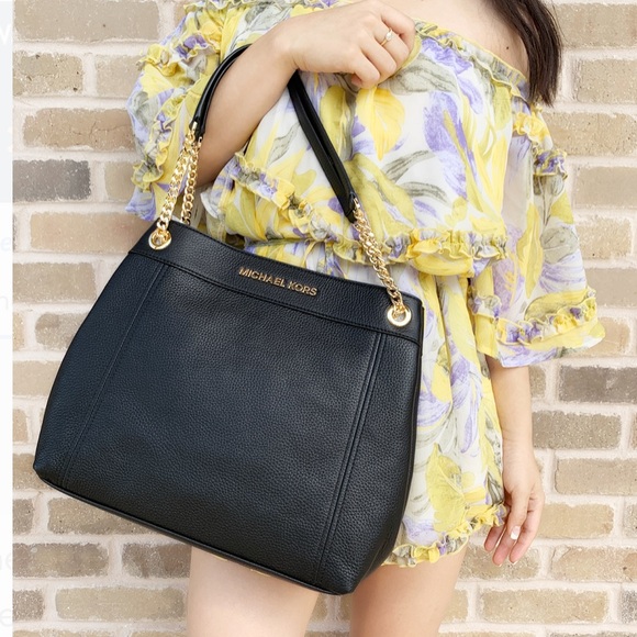 Michael Kors Handbags - MICHAEL KORS JET SET ITEM LG CHAIN SHOULDER TOTE